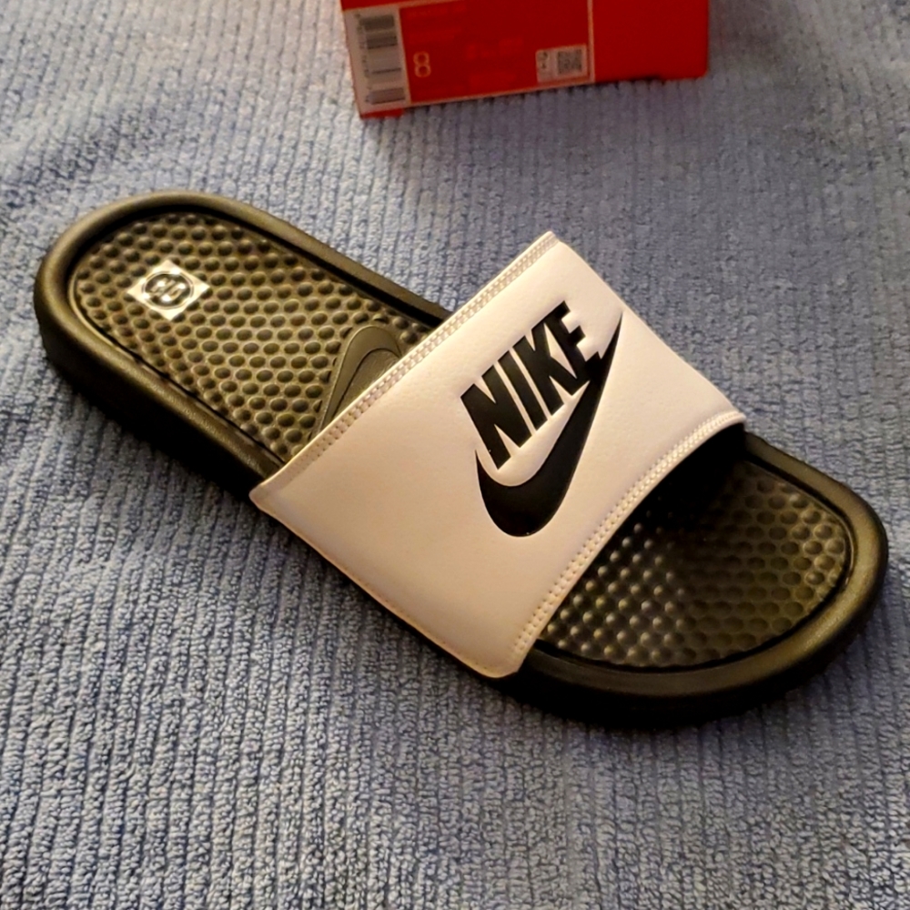 Nike Benassi slides